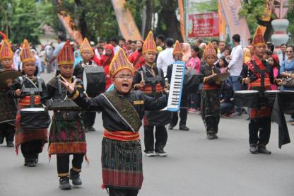 Marching Band dan Karnaval Mobil Hias dalam rangka HUT Pemprovsu ke 70 Tahun 2018